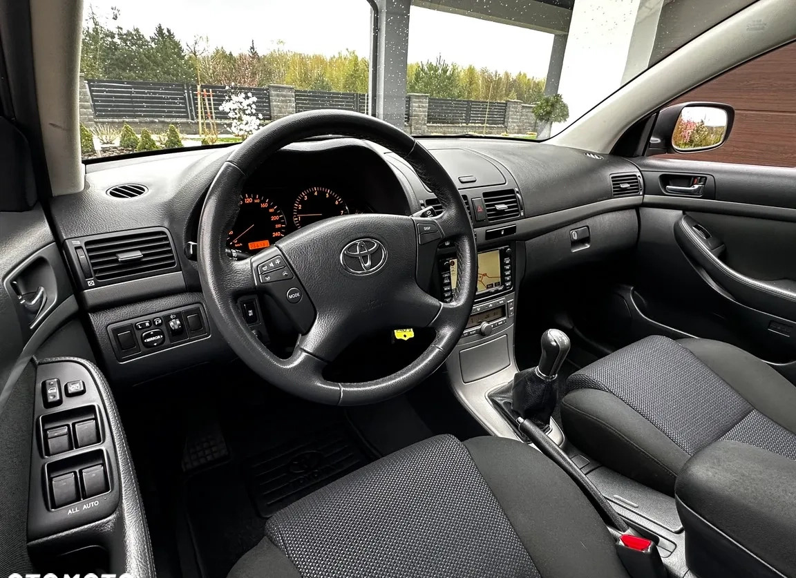 Toyota Avensis cena 19900 przebieg: 260000, rok produkcji 2007 z Radom małe 497